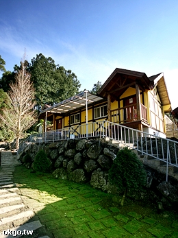 溪头住宿-溪头金族原木屋民宿