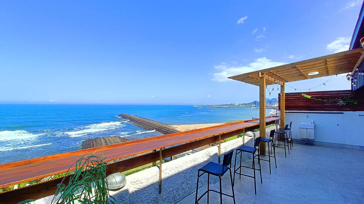 三芝旅途中海邊民宿露台