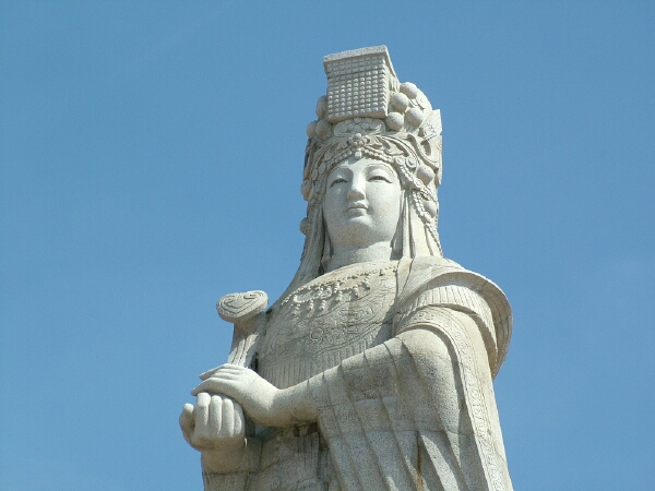 在您逛游北港老街的时候,可知道妈祖神像可是正在俯视著您呢/玩全台湾