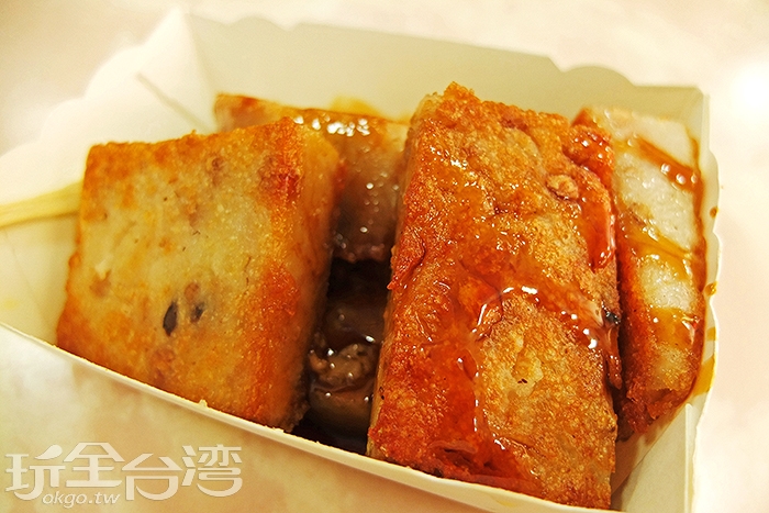 粿,外皮酥脆可口,内里香嫩柔软,满是芋头自然的清香/玩全台湾旅游网