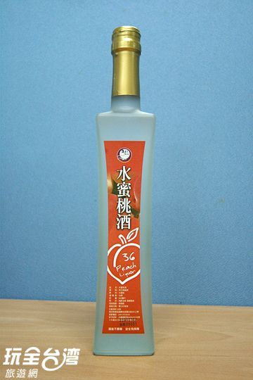 水蜜桃酒 酒精度:36度 容量:500ml 原料:水蜜桃 (酒後不開車，安全有保障)
相片來源：埔里正龍酒莊