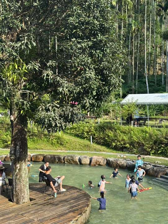 紅瓦厝山景
相片來源：桃米民宿‧桃米生態村‧紅瓦厝山居民宿|埔里民宿