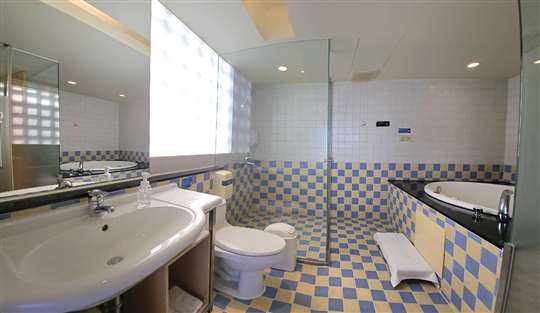 B:藍天海景套房
　