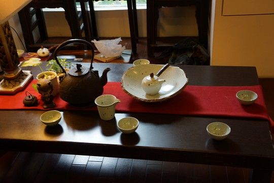 章格銘老師汝釉黑斑茶具組
相片來源：金山名流民宿
