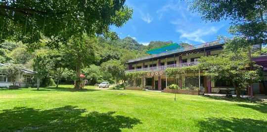 團體包棟40人以上，免費安排原住民賽夏歌舞表演(限假日、如遇氣候不佳 無法進行表演)