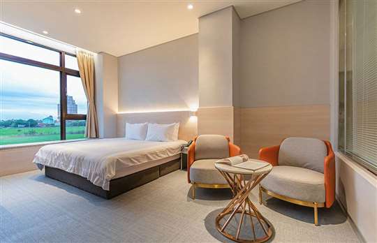 新推出好農家2館一現代商旅16人包棟5間房，平日20000元，假日25000元，2人房2間，4人房3間Modern Hotel.全新飯店商旅.全玻璃帷幕景觀套房