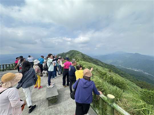 宜蘭包車自由行～小吳旅遊車隊