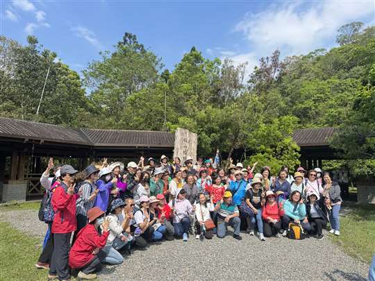 宜蘭包車自由行～小吳旅遊車隊