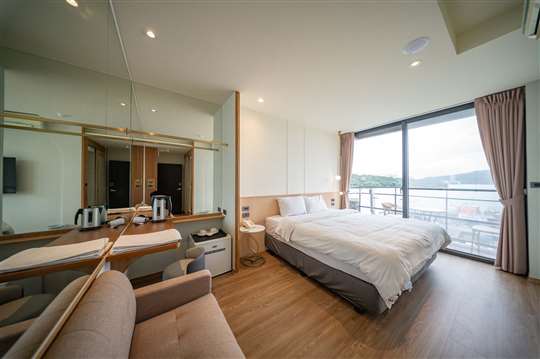 湖景雙人房（8坪）