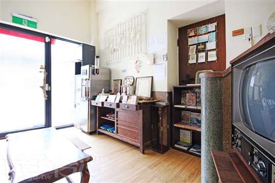 台南民宿10人包棟｜獨棟｜一人880元｜幸福滿屋 2 館｜近花園夜市住宿