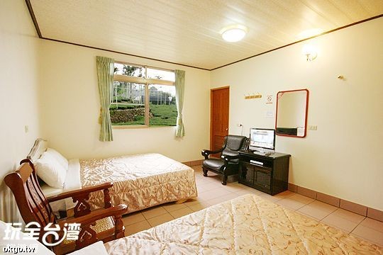 山景溫馨雙人房~可看到四大天王山喔