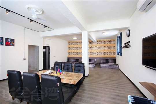 台南10人住宿推薦｜幸福滿屋整層通鋪18坪套房｜每人675元起・近花園夜市國華街