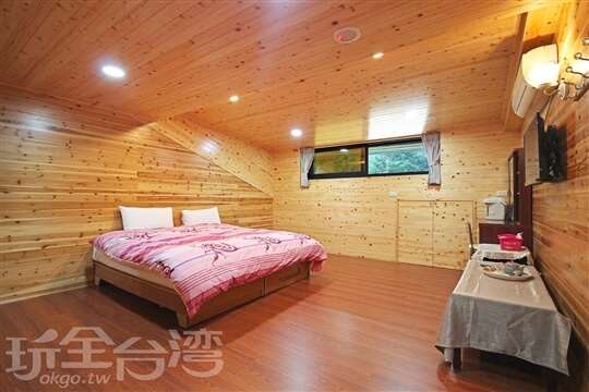 原木裝潢的客房